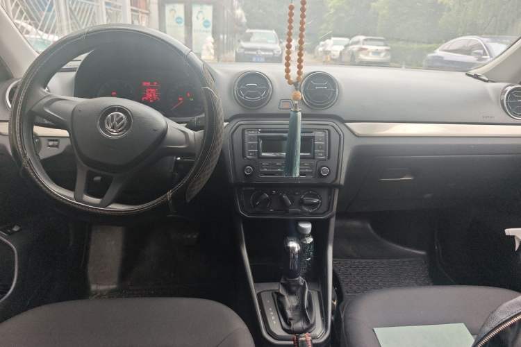 Used Volkswagen Jetta 2017 1.5L Automatic Fashion Model Center Console