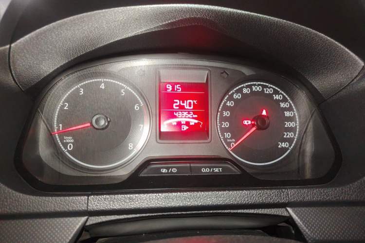 Used Volkswagen Jetta 2017 1.5L Manual Fashion Edition Odometer Close Up