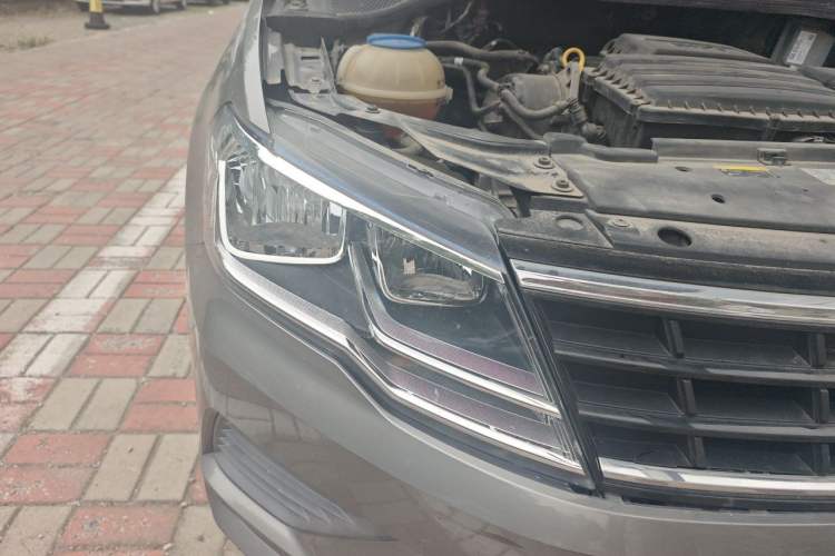 Used Volkswagen Jetta 2017 1.5L Automatic Fashion Model Right Front Headlight