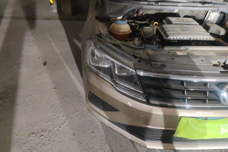 Used Volkswagen Jetta 2017 1.5L Manual Fashion Edition Right Front Headlight