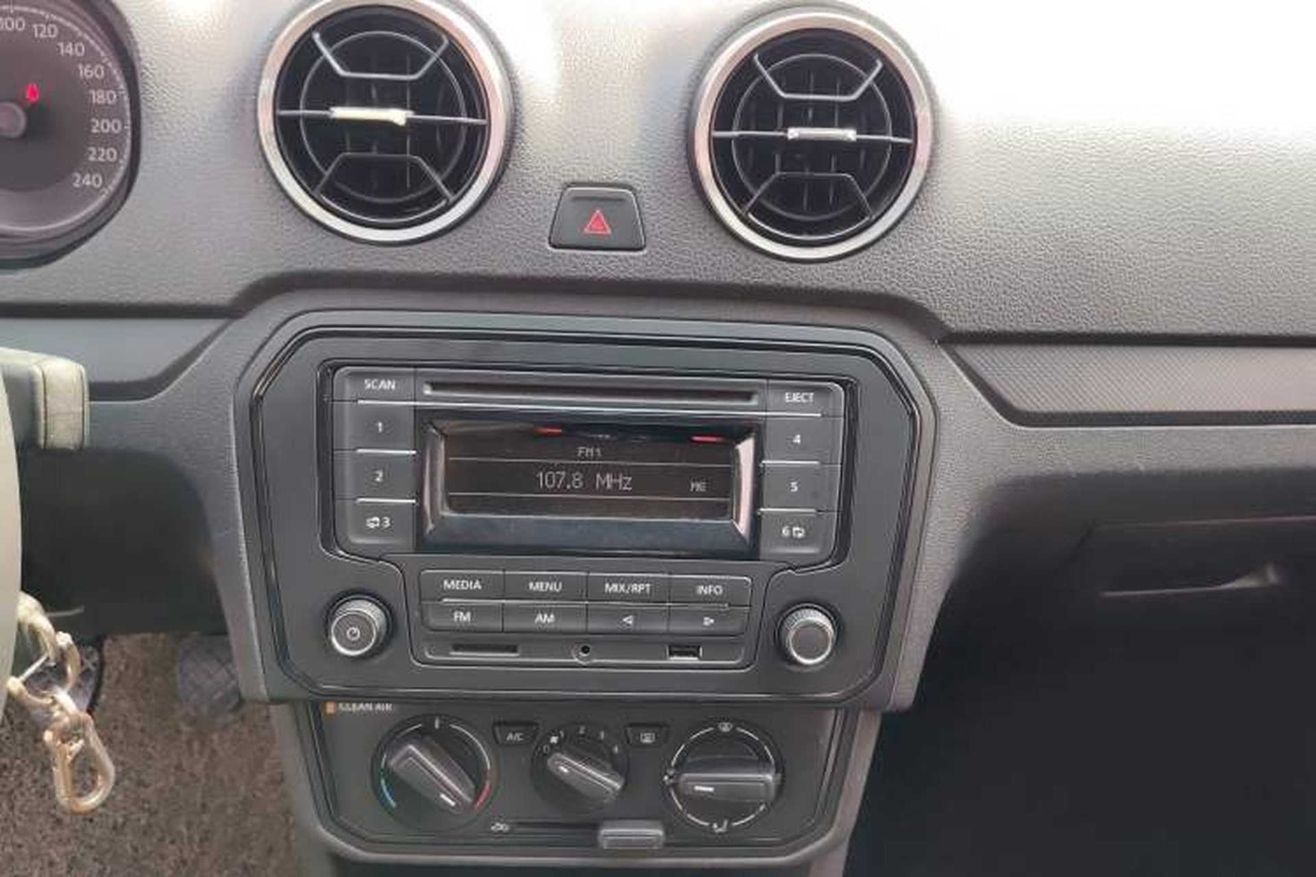 Used Volkswagen Jetta 2017 1.4L Manual Fashion Edition Audio And AC Panel