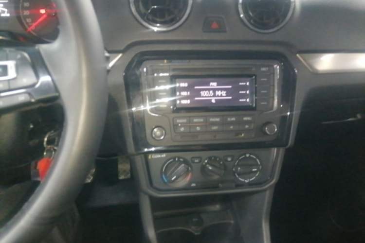 Used Volkswagen Jetta 2017 1.4L Manual Fashion Edition Audio And AC Panel