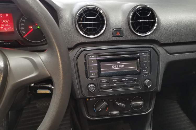 Used Volkswagen Jetta 2017 1.5L Automatic Fashion Model Audio And AC Panel