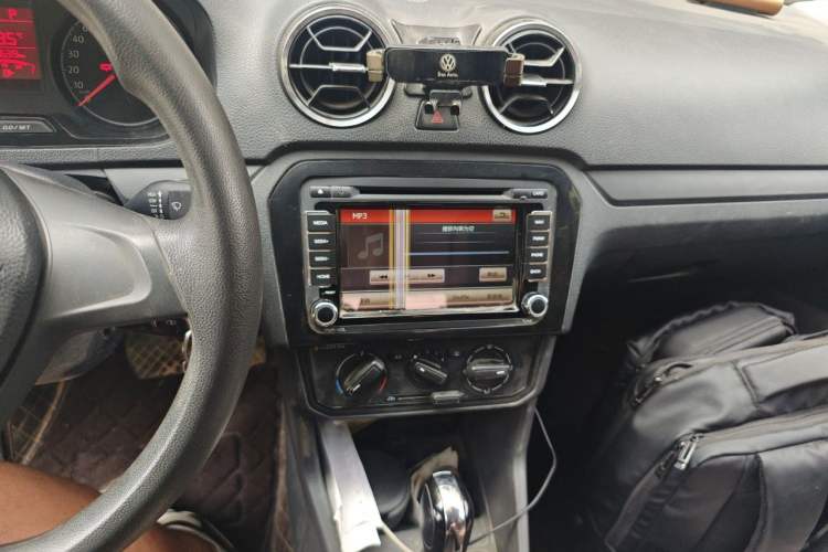 Used Volkswagen Jetta 2017 1.5L Automatic Fashion Model Audio And AC Panel