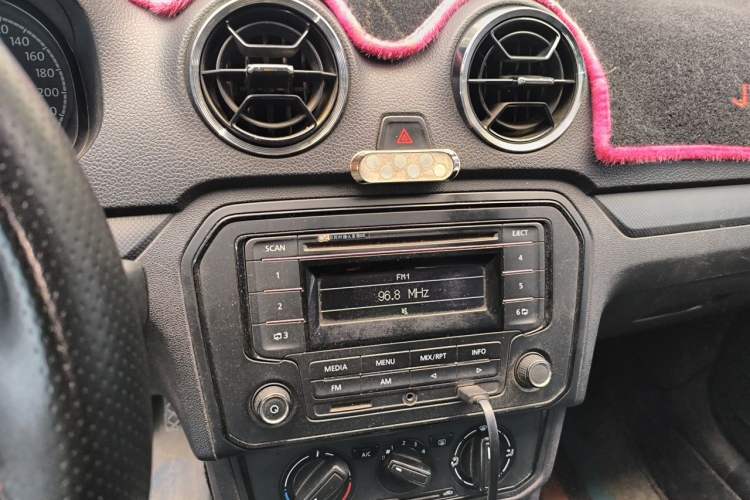 Used Volkswagen Jetta 2017 1.5L Automatic Fashion Model Audio And AC Panel
