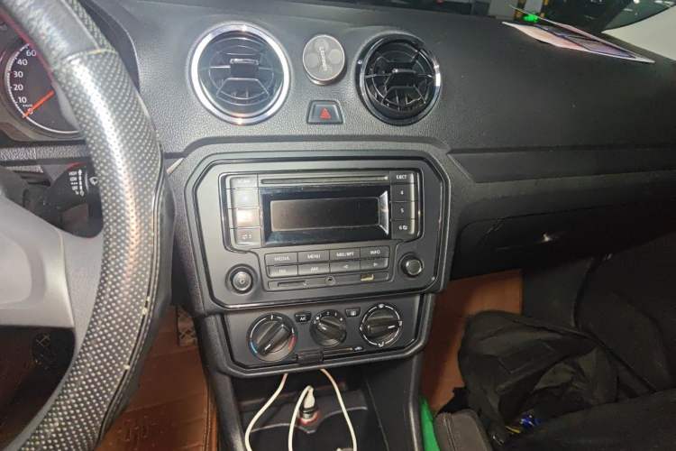 Used Volkswagen Jetta 2017 1.5L Manual Fashion Edition Audio And AC Panel