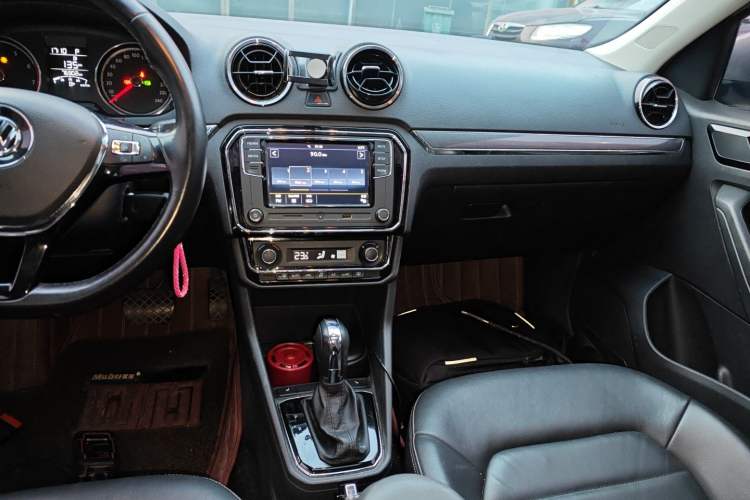 Used Volkswagen Jetta 2017 1.5L Automatic Luxury Model Audio And AC Panel