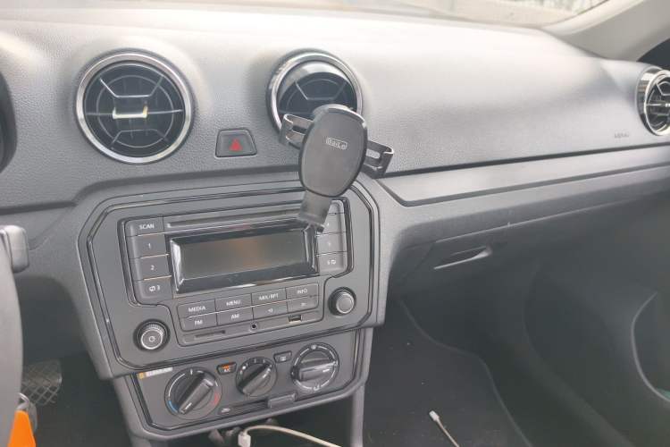 Used Volkswagen Jetta 2017 1.5L Automatic Fashion Model Audio And AC Panel