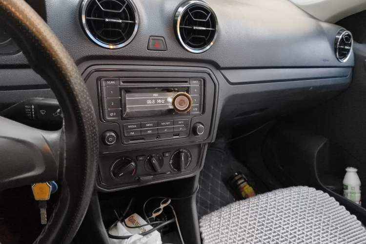 Used Volkswagen Jetta 2017 1.5L Manual Fashion Edition Audio And AC Panel