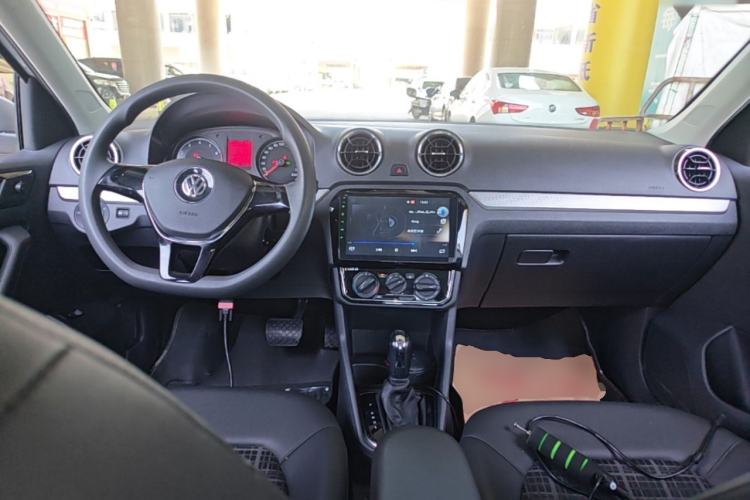 Used Volkswagen Jetta 2017 1.5L Automatic Comfort Model Center Console