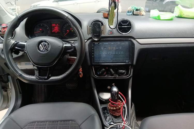 Used Volkswagen Jetta 2017 1.5L Automatic Fashion Model Center Console