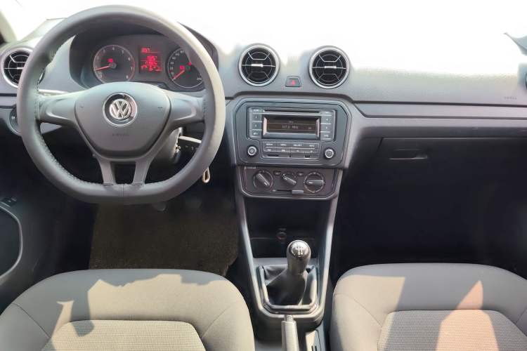 Used Volkswagen Jetta 2017 1.4L Manual Fashion Edition Center Console
