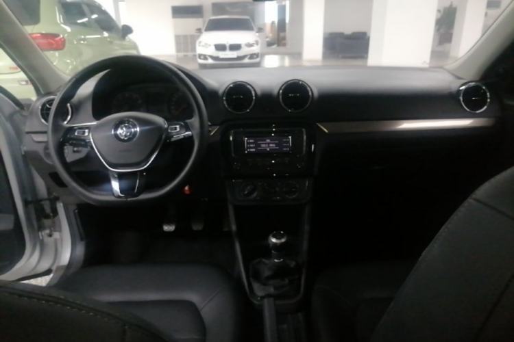 Used Volkswagen Jetta 2017 1.4L Manual Fashion Edition Center Console