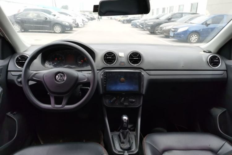 Used Volkswagen Jetta 2017 1.5L Automatic Fashion Model Center Console