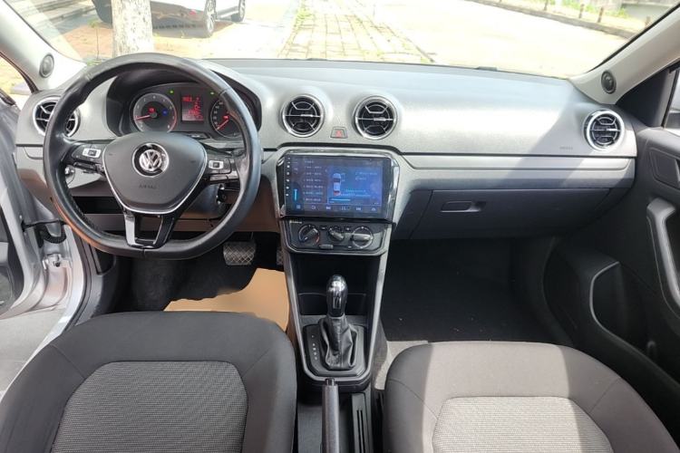 Used Volkswagen Jetta 2017 1.5L Automatic Fashion Model Center Console