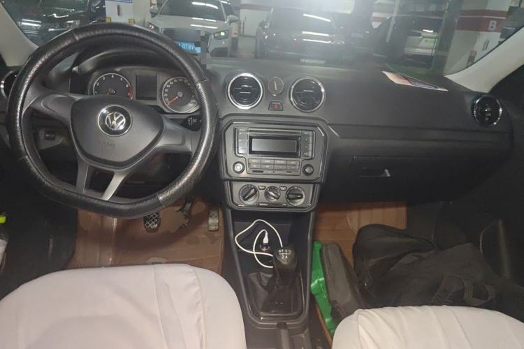 Used Volkswagen Jetta 2017 1.5L Manual Fashion Edition Center Console