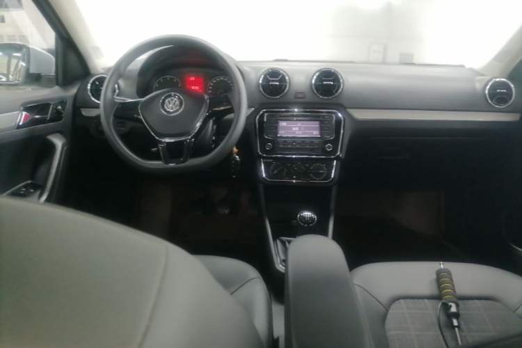 Used Volkswagen Jetta 2017 1.5L Manual Comfort Model Center Console