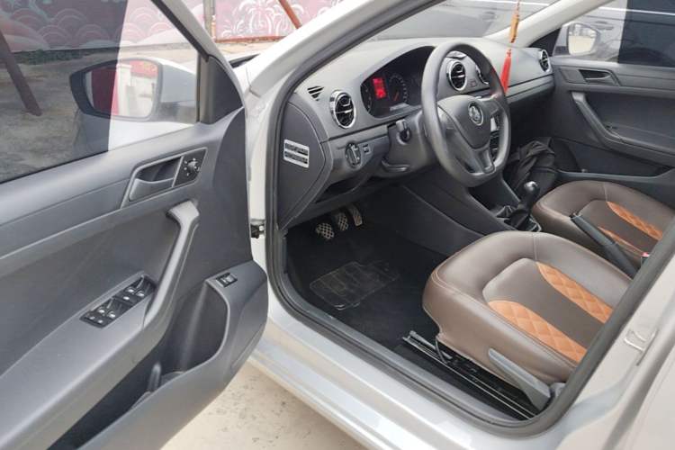 Used Volkswagen Jetta 2017 1.5L Manual Fashion Edition Driver Seat