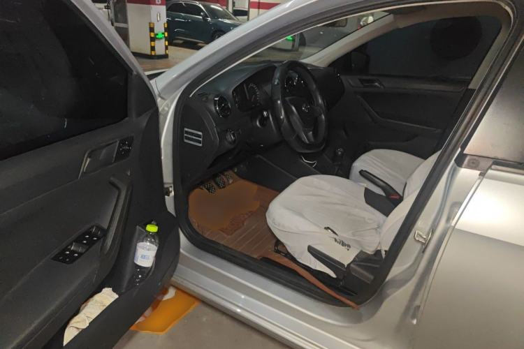 Used Volkswagen Jetta 2017 1.5L Manual Fashion Edition Driver Seat