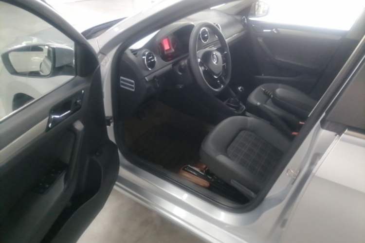 Used Volkswagen Jetta 2017 1.5L Manual Comfort Model Driver Seat