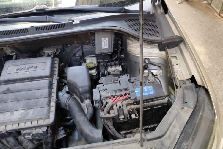 Used Volkswagen Jetta 2017 1.4L Manual Fashion Edition Engine Bay Left