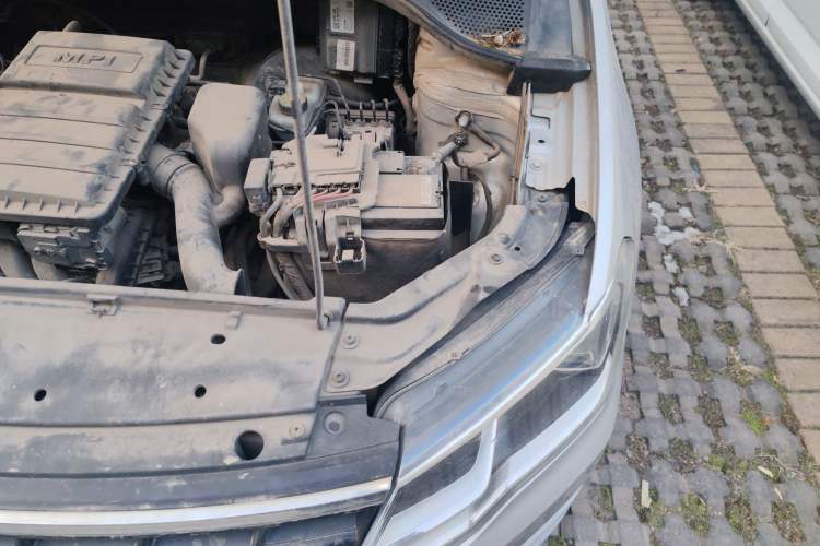 Used Volkswagen Jetta 2017 1.5L Manual Fashion Edition Engine Bay Left