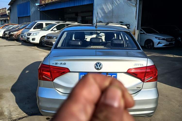 Used Volkswagen Jetta 2017 1.5L Manual Fashion Edition Exterior 3
