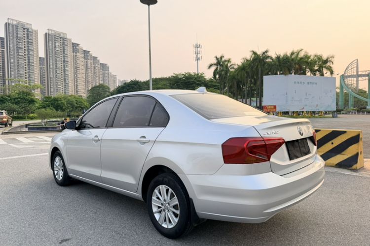 Used Volkswagen Jetta 2017 1.5L Automatic Fashion Model Exterior 5