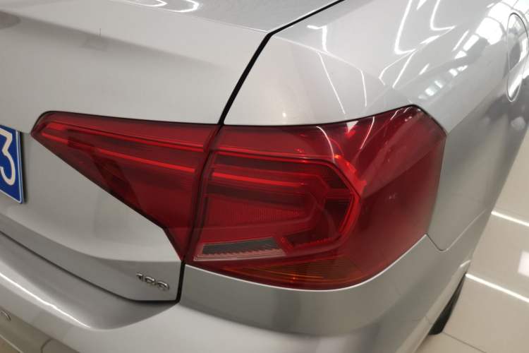 Used Volkswagen Jetta 2017 1.5L Automatic Fashion Model Exterior 6