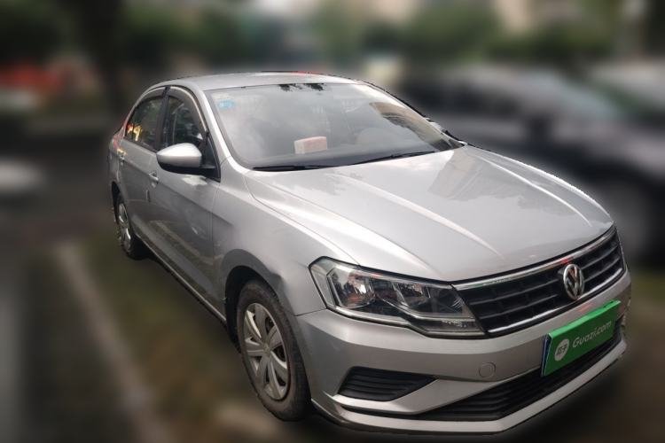 Used Volkswagen Jetta 2017 1.4L Manual Fashion Edition Front Right 45 Deg