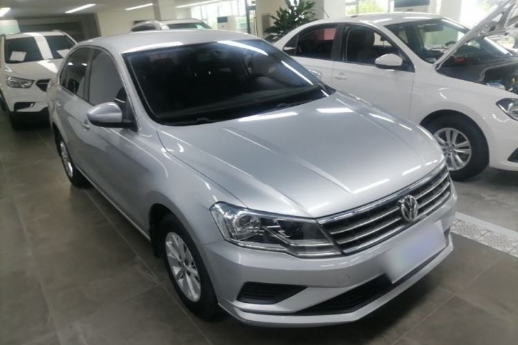 Used Volkswagen Jetta 2017 1.4L Manual Fashion Edition Front Right 45 Deg