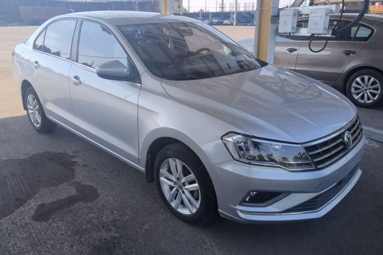Used Volkswagen Jetta 2017 1.4L Manual Comfort Model Front Right 45 Deg