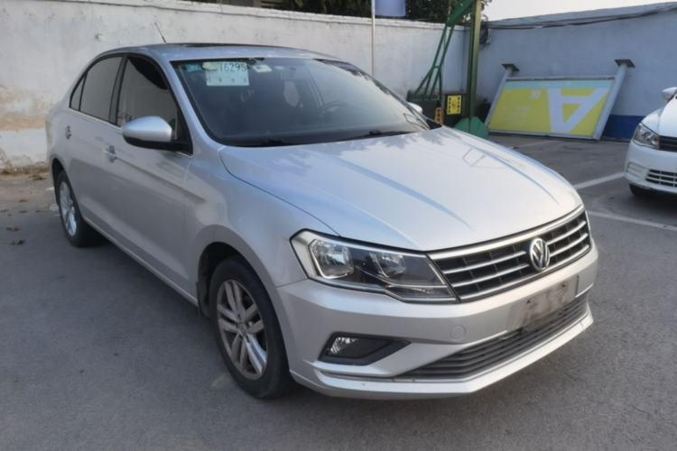 Used Volkswagen Jetta 2017 1.5L Automatic Comfort Model Front Right 45 Deg