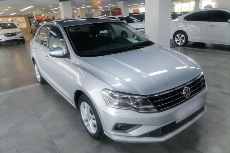 Used Volkswagen Jetta 2017 1.5L Manual Comfort Model Front Right 45 Deg