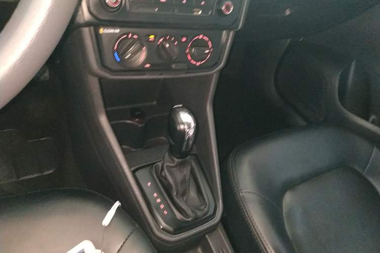 Used Volkswagen Jetta 2017 1.5L Automatic Fashion Model Gear Lever