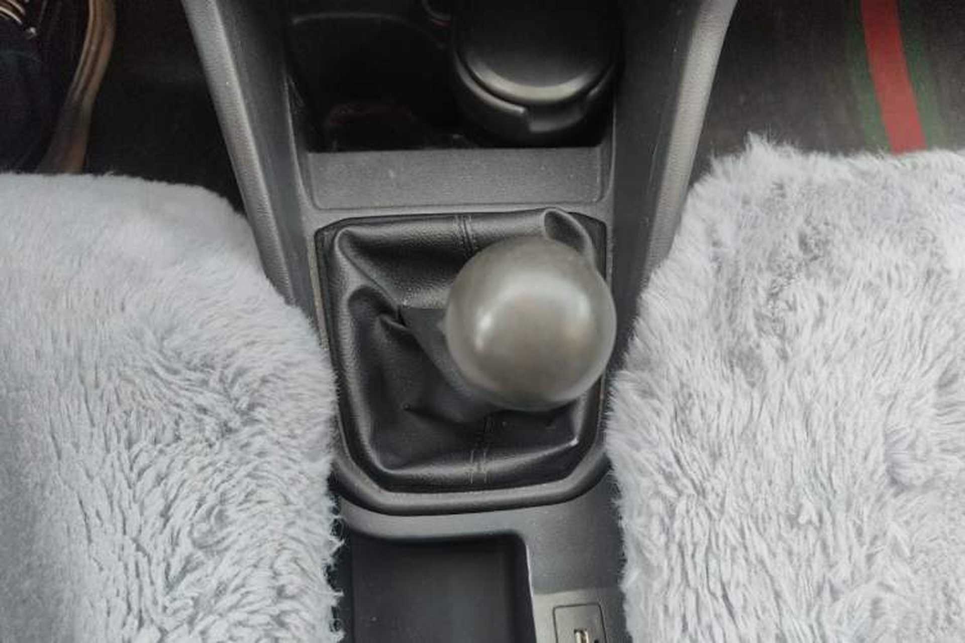 Used Volkswagen Jetta 2017 1.5L Manual Fashion Edition Gear Lever
