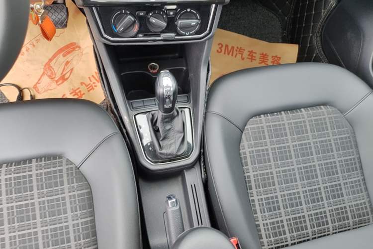 Used Volkswagen Jetta 2017 1.5L Automatic Comfort Model Gear Lever