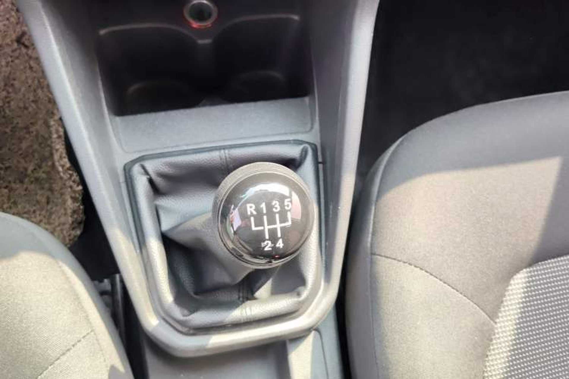 Used Volkswagen Jetta 2017 1.4L Manual Fashion Edition Gear Lever