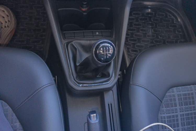 Used Volkswagen Jetta 2017 1.4L Manual Comfort Model Gear Lever