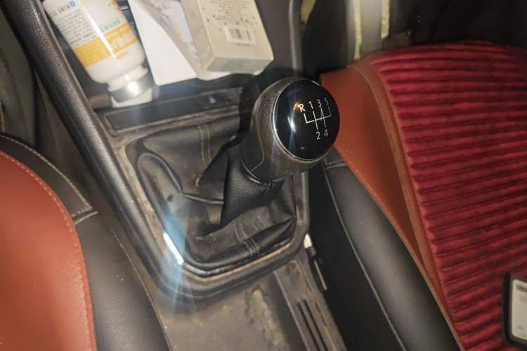 Used Volkswagen Jetta 2017 1.5L Manual Comfort Model Gear Lever