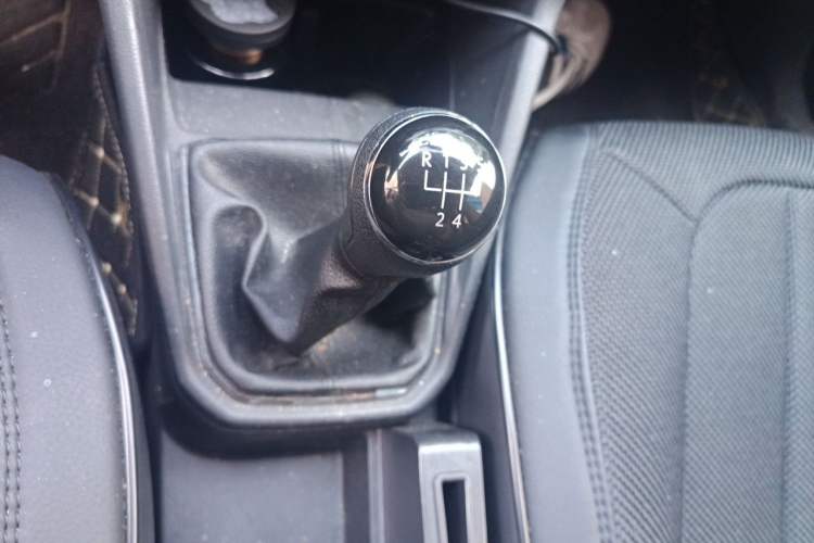 Used Volkswagen Jetta 2017 1.5L Manual Fashion Edition Gear Lever