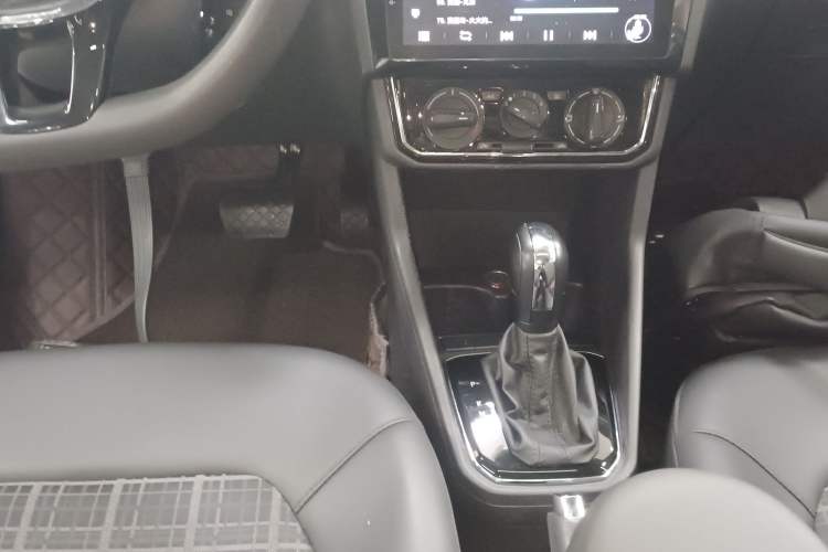 Used Volkswagen Jetta 2017 1.5L Automatic Comfort Model Gear Lever