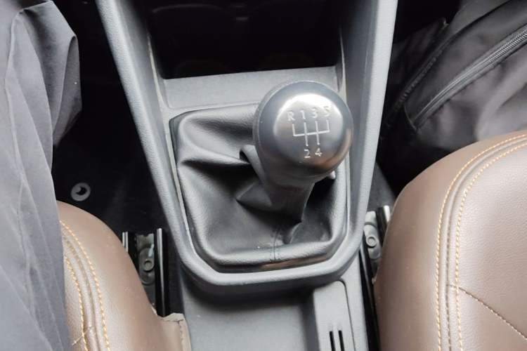 Used Volkswagen Jetta 2017 1.5L Manual Fashion Edition Gear Lever