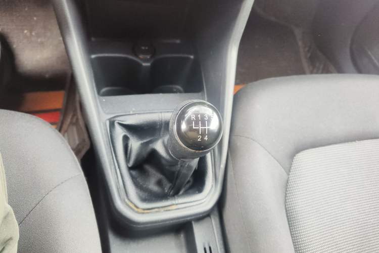 Used Volkswagen Jetta 2017 1.4L Manual Fashion Edition Gear Lever