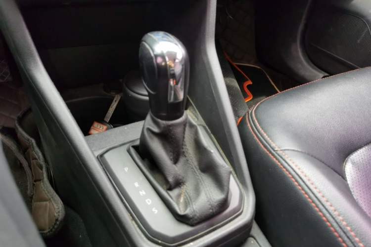 Used Volkswagen Jetta 2017 1.5L Automatic Fashion Model Gear Lever