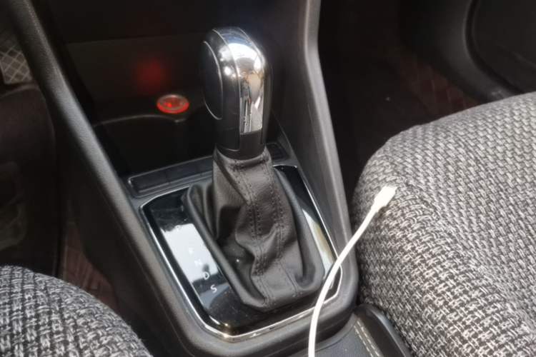 Used Volkswagen Jetta 2017 1.5L Automatic Comfort Model Gear Lever