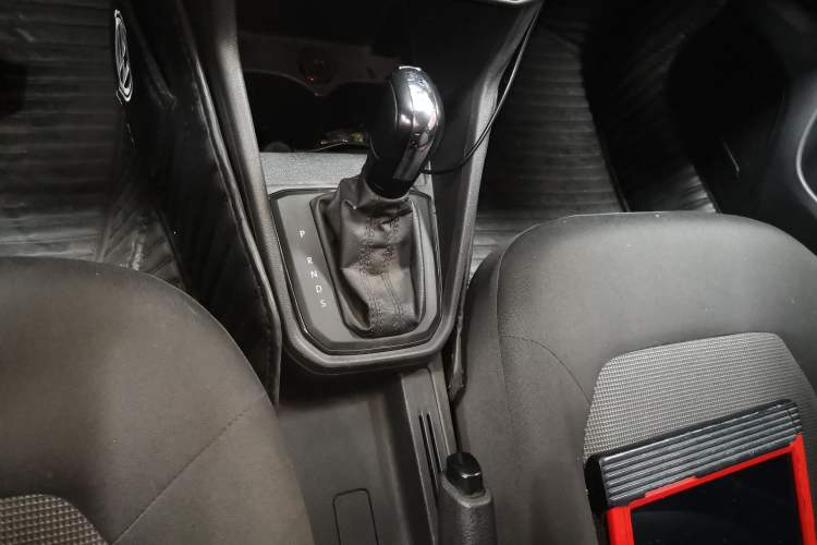 Used Volkswagen Jetta 2017 1.5L Automatic Fashion Model Gear Lever