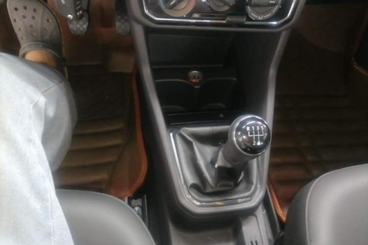 Used Volkswagen Jetta 2017 1.5L Manual Comfort Model Gear Lever
