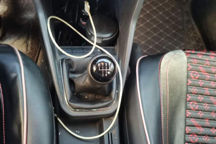 Used Volkswagen Jetta 2017 1.5L Manual Comfort Model Gear Lever