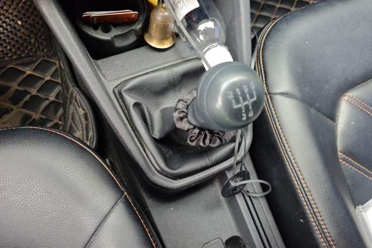 Used Volkswagen Jetta 2017 1.5L Manual Fashion Edition Gear Lever